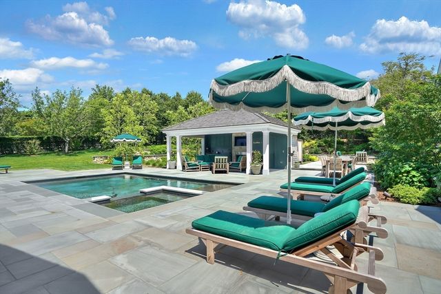 3 Field Club Ln, Edgartown, MA 02539