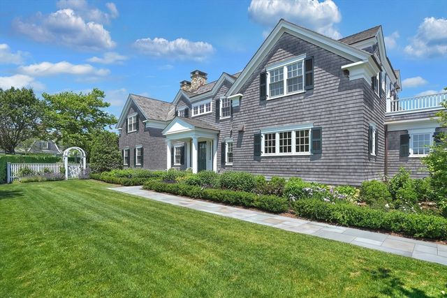 3 Field Club Ln, Edgartown, MA 02539