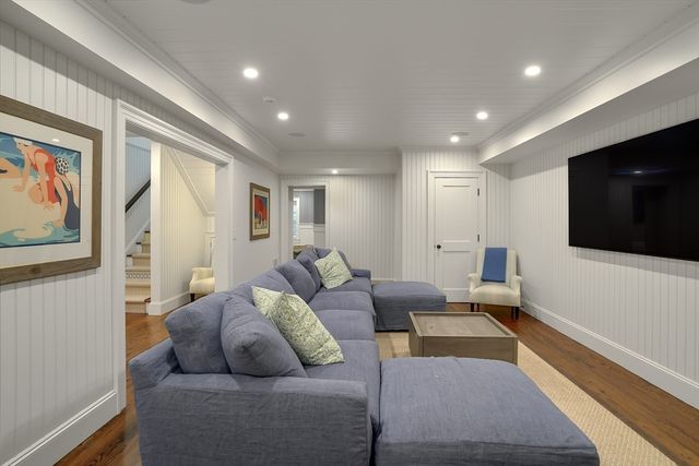 3 Field Club Ln, Edgartown, MA 02539