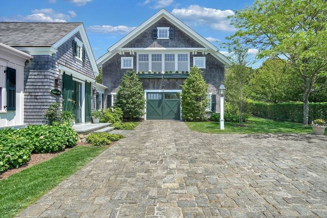 3 Field Club Ln, Edgartown, MA 02539
