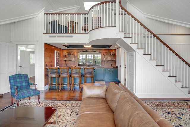 3 Field Club Ln, Edgartown, MA 02539