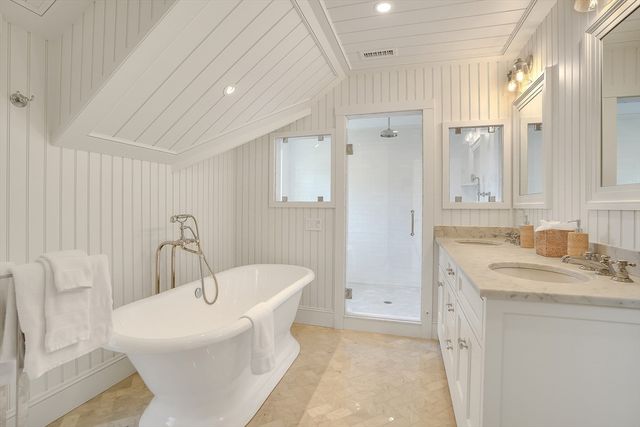 3 Field Club Ln, Edgartown, MA 02539