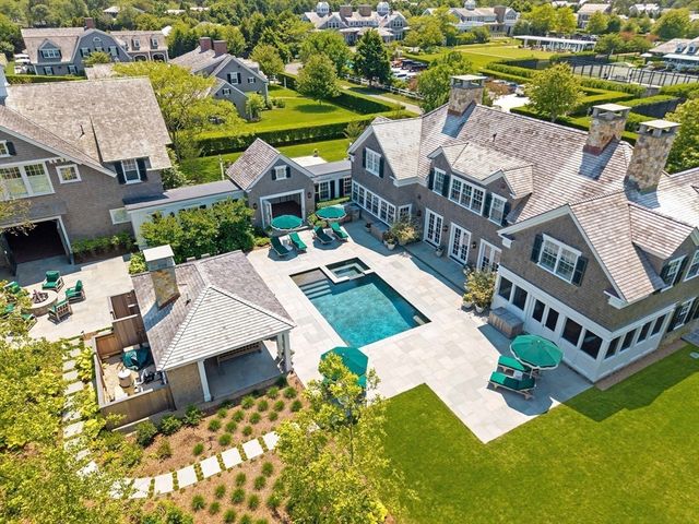 3 Field Club Ln, Edgartown, MA 02539