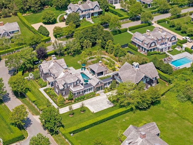 3 Field Club Ln, Edgartown, MA 02539
