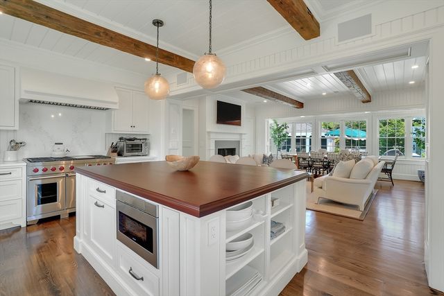 3 Field Club Ln, Edgartown, MA 02539