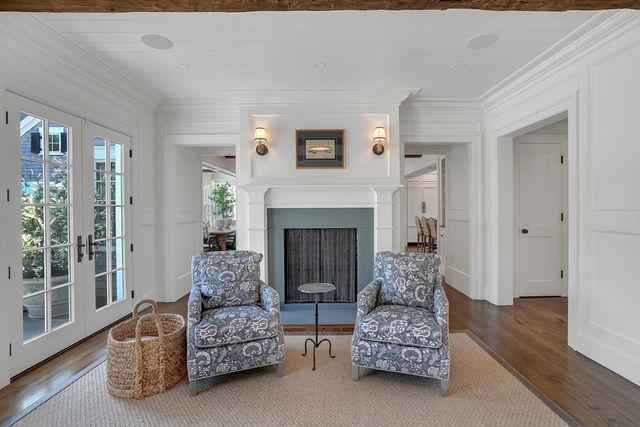 3 Field Club Ln, Edgartown, MA 02539