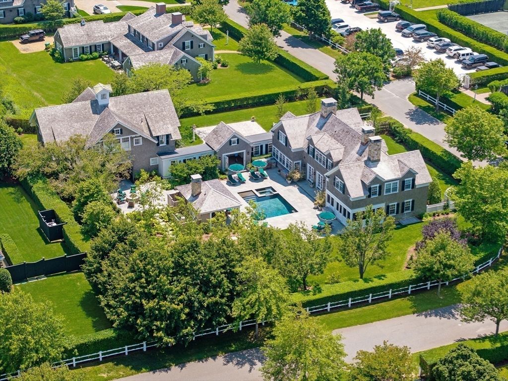 3 Field Club Ln, Edgartown, MA 02539