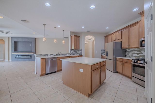 11318 COVENTRY GROVE CIRCLE, Lithia, FL 33547