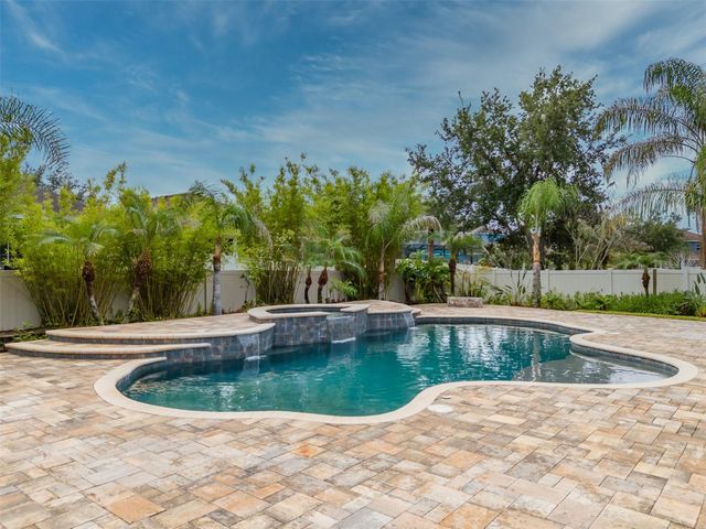 11318 COVENTRY GROVE CIRCLE, Lithia, FL 33547