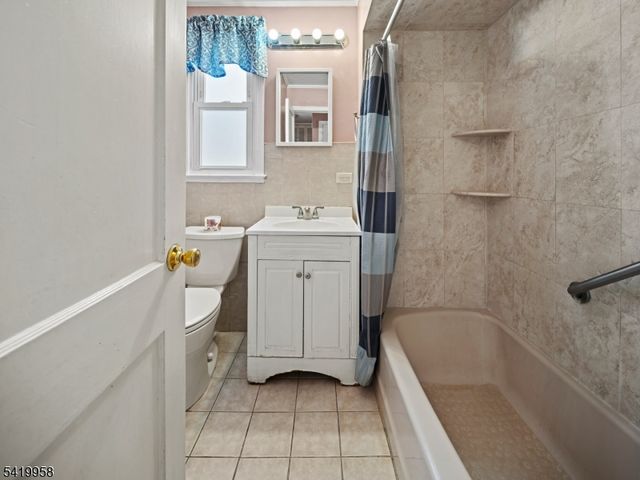 544 Goffle Hill Rd, Hawthorne Boro, NJ 07506