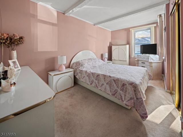 544 Goffle Hill Rd, Hawthorne Boro, NJ 07506