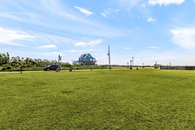 1009 Brighton Jones Boulevard, Gilchrist, TX 77617