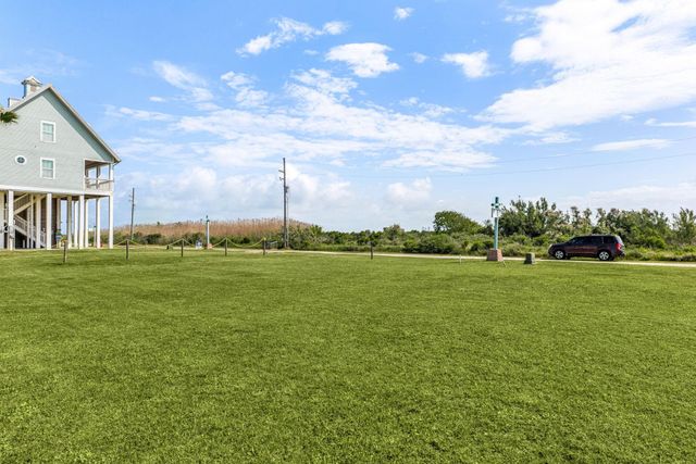 1009 Brighton Jones Boulevard, Gilchrist, TX 77617