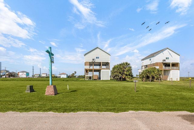 1009 Brighton Jones Boulevard, Gilchrist, TX 77617