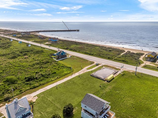 1009 Brighton Jones Boulevard, Gilchrist, TX 77617