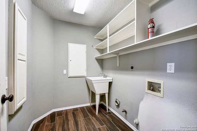 9479 Camino Venado, Helotes, TX 78023