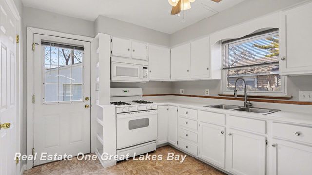 1108 Marchand Street, Bay City, MI 48706