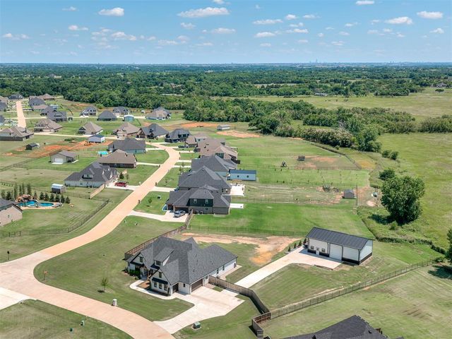 13931 Mossy Stone Way, Edmond, OK 73025