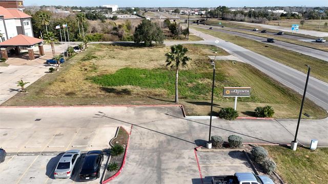 860 S Highway 35 ByPass, Alvin, TX 77511