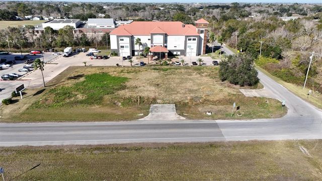 860 S Highway 35 ByPass, Alvin, TX 77511