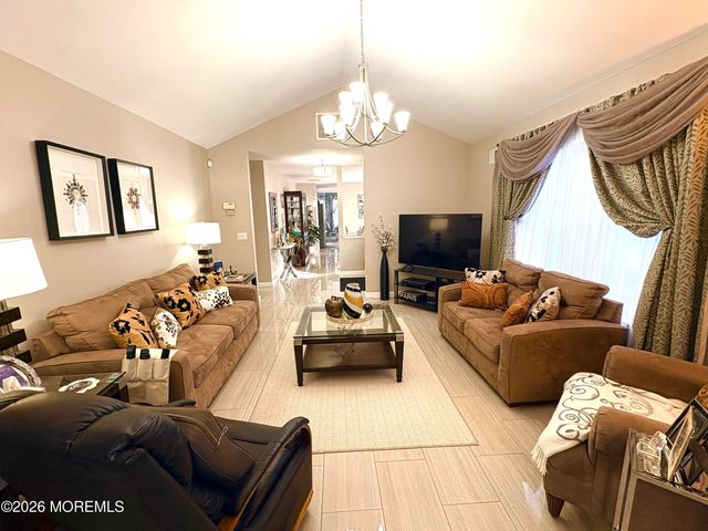 16 Round Valley Court, Lakewood, NJ 08701