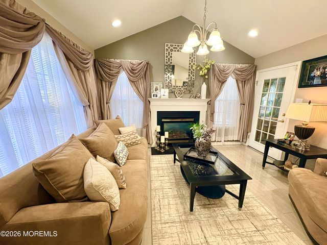 16 Round Valley Court, Lakewood, NJ 08701