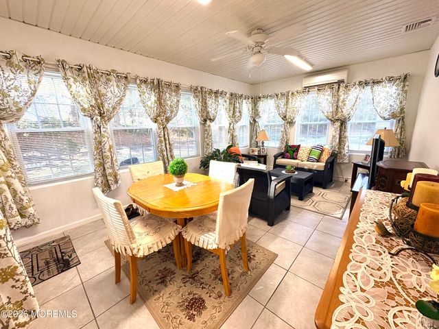 16 Round Valley Court, Lakewood, NJ 08701