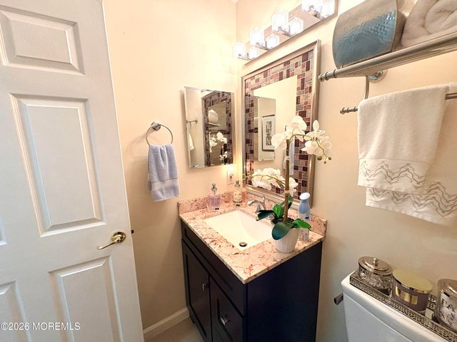 16 Round Valley Court, Lakewood, NJ 08701