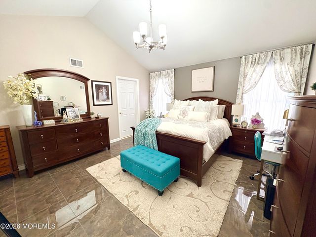 16 Round Valley Court, Lakewood, NJ 08701