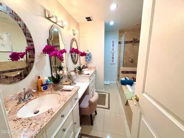 16 Round Valley Court, Lakewood, NJ 08701