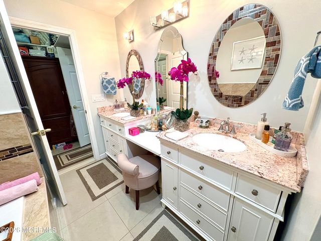 16 Round Valley Court, Lakewood, NJ 08701