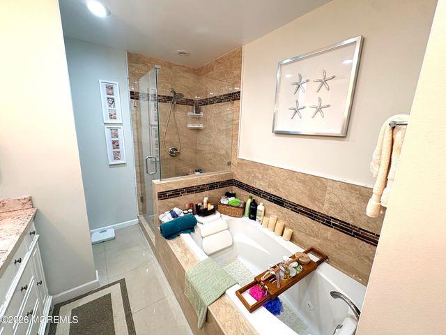 16 Round Valley Court, Lakewood, NJ 08701