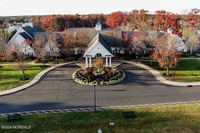 16 Round Valley Court, Lakewood, NJ 08701