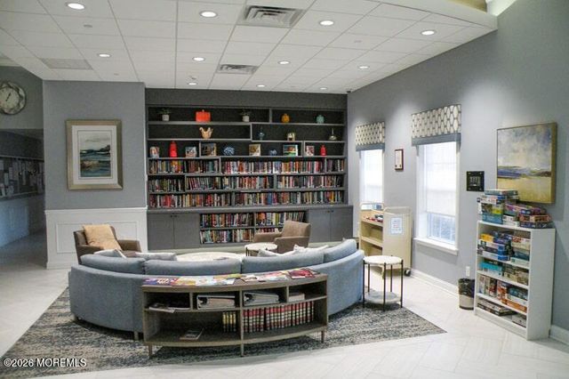 16 Round Valley Court, Lakewood, NJ 08701