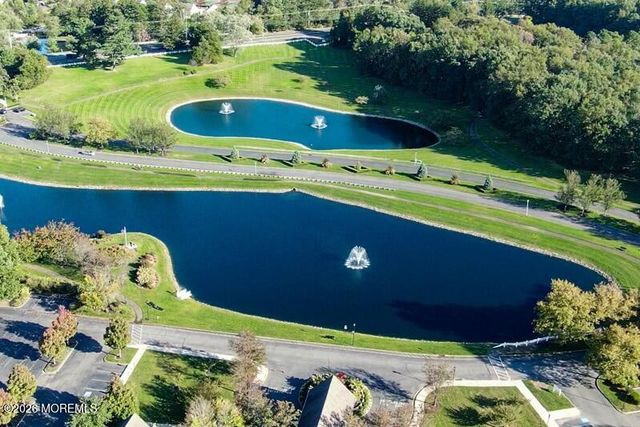 16 Round Valley Court, Lakewood, NJ 08701