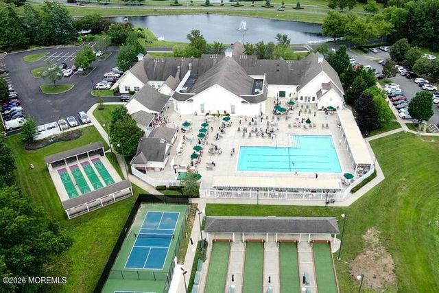 16 Round Valley Court, Lakewood, NJ 08701