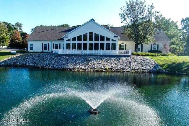 16 Round Valley Court, Lakewood, NJ 08701