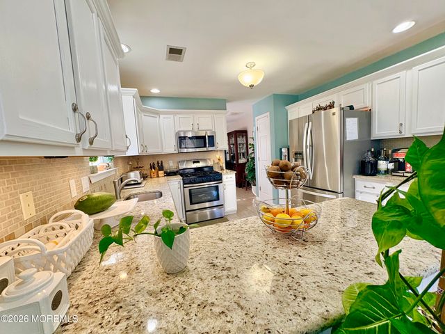 16 Round Valley Court, Lakewood, NJ 08701