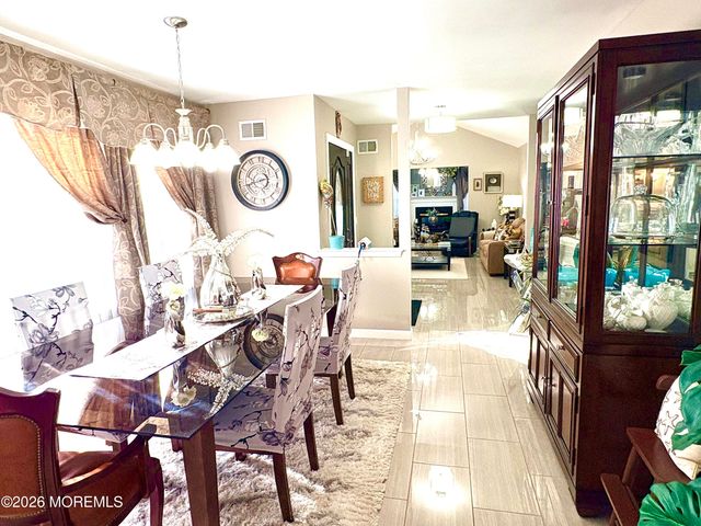 16 Round Valley Court, Lakewood, NJ 08701