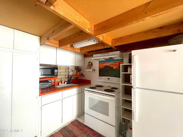 68 E DONNA Drive, Queen Valley, AZ 85118