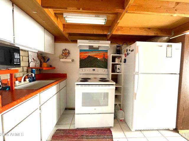 68 E DONNA Drive, Queen Valley, AZ 85118