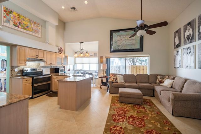 10124 NW 3rd Court, Plantation, FL 33324