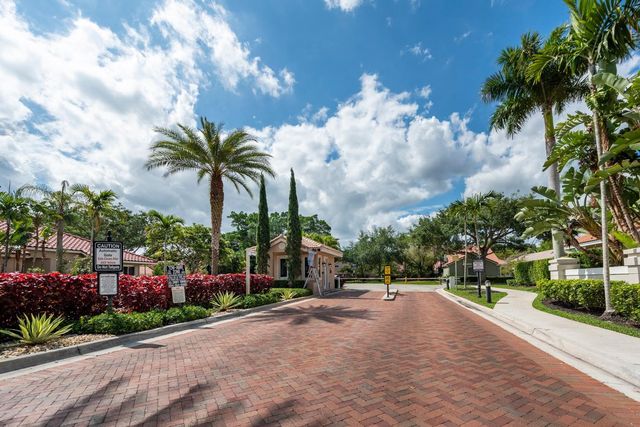 10124 NW 3rd Court, Plantation, FL 33324