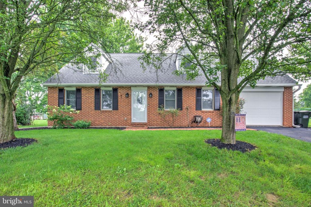 109 CIERA DR, Lititz, PA 17543
