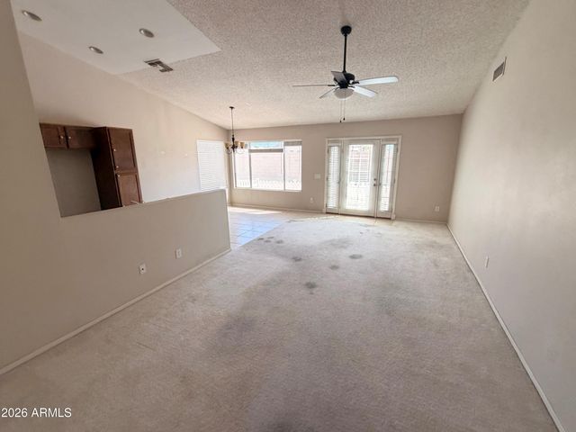 6877 S OAKMONT Drive, Chandler, AZ 85249