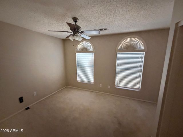 6877 S OAKMONT Drive, Chandler, AZ 85249