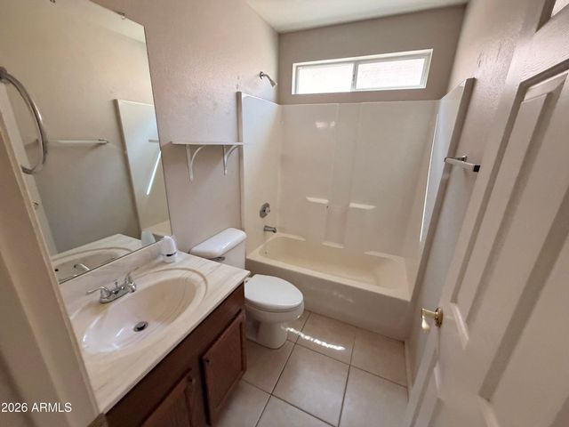 6877 S OAKMONT Drive, Chandler, AZ 85249