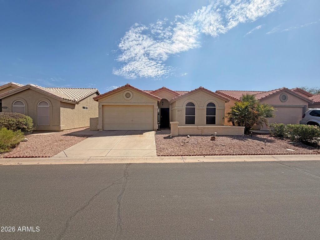 6877 S OAKMONT Drive, Chandler, AZ 85249
