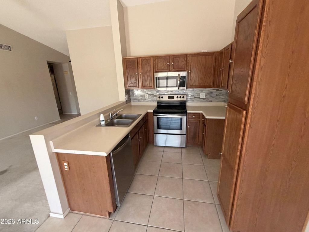 6877 S OAKMONT Drive, Chandler, AZ 85249 — photo 3