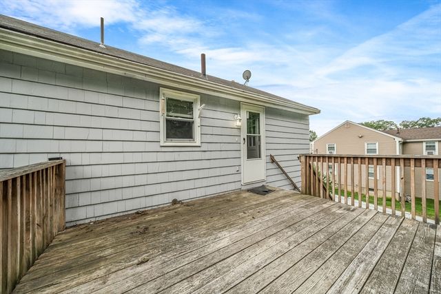 62 Hollis St 62, Lowell, MA 01852
